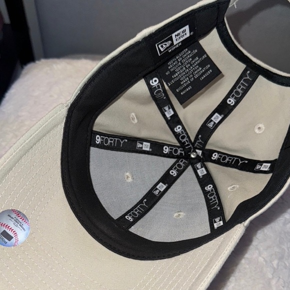 Official New York Yankees New Era Hat - Picture 2 of 5